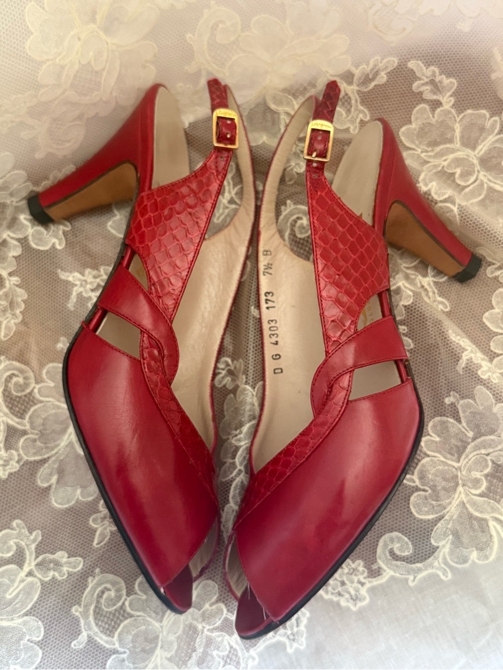 FERRAGAMO Red Leather Slingback Heels with Textured Panels - Picture 4 of 10